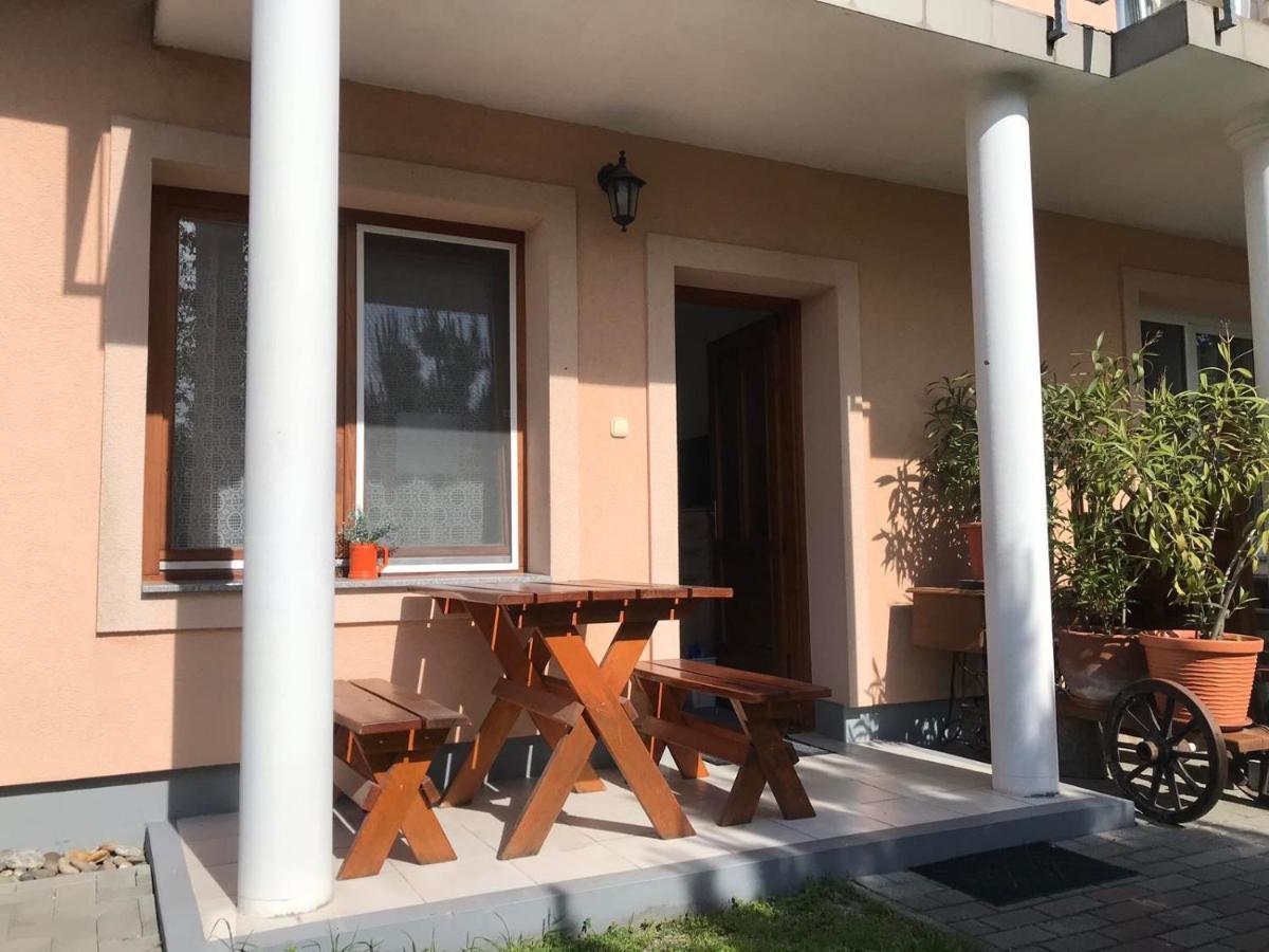 קסזטלי Villa Monika מראה חיצוני תמונה