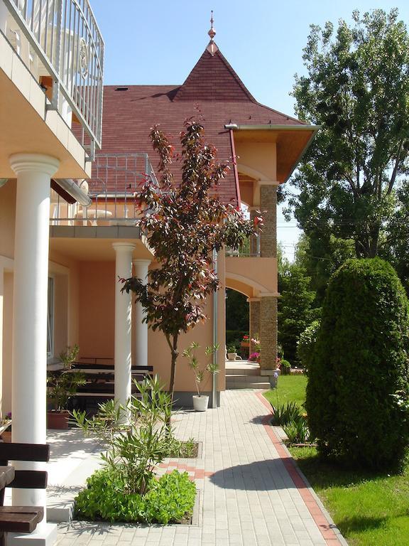 קסזטלי Villa Monika מראה חיצוני תמונה