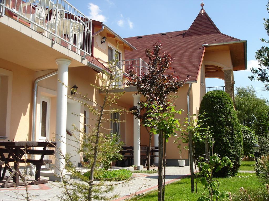 קסזטלי Villa Monika מראה חיצוני תמונה